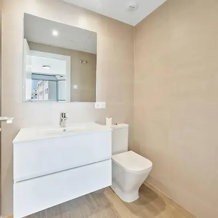 Port And Apartment. شقة