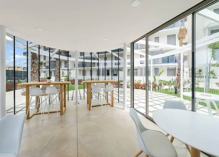 Port And Apartment. Appartement