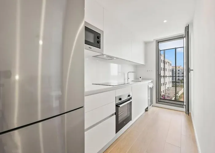 Port And Apartment. * 德尼亚