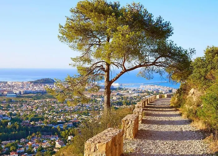 Port And Apartment. 德尼亚