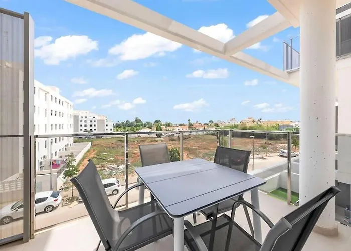 Port And Apartment. 公寓 *